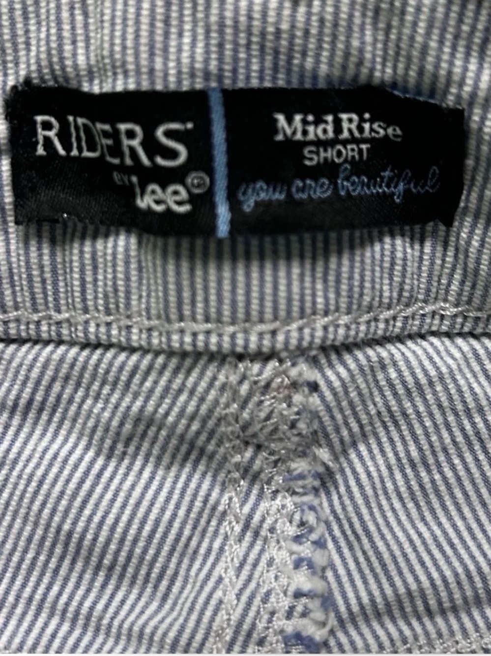Women’s Riders By Lee Mid Rise White Blue Striped Shorts Size 18M - Picture 3 of 4